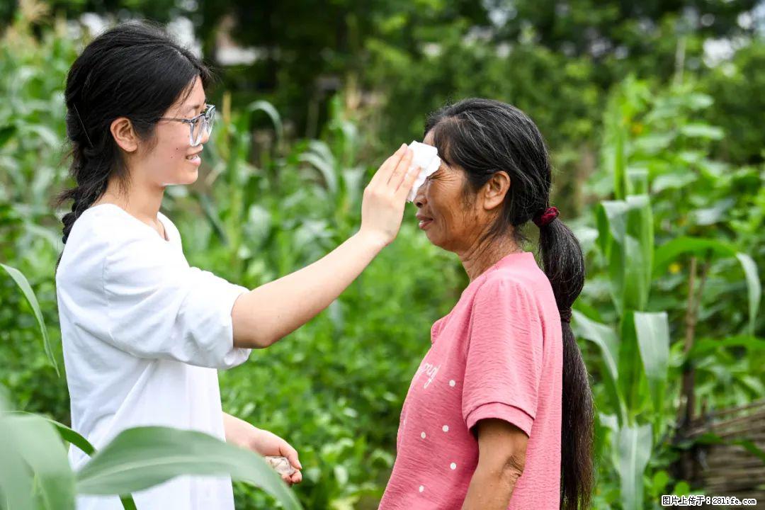 全网追的“扁担女孩”,找了一份暑假工,时薪12元 - 六盘水生活资讯 - 六盘水28生活网 lps.28life.com